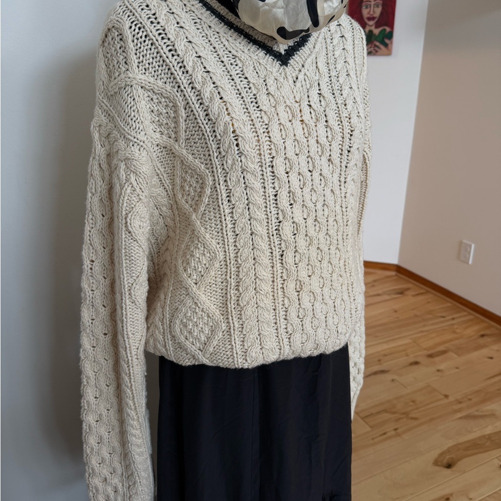 Abercrombie & Fitch Cable Knit V-Neck Sweater - Cream - Picture 9 of 12